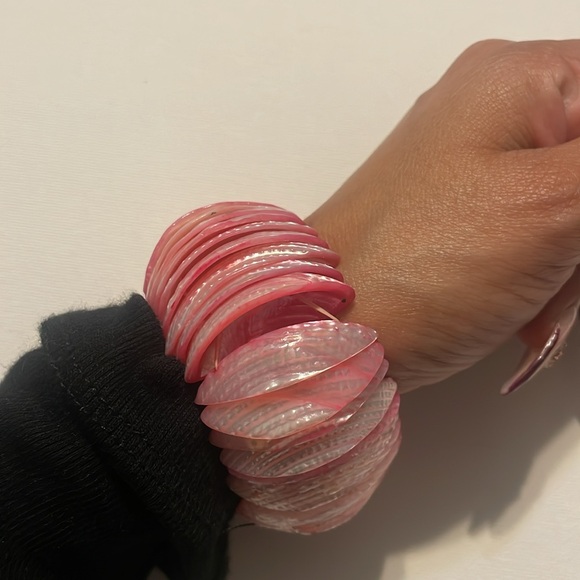 Pink Shell Bracelet - Picture 3 of 4